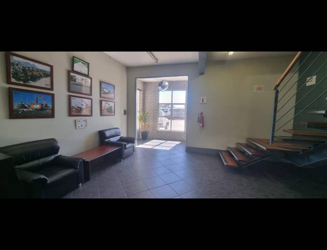 1,100M² WAREHOUSE TO LET IN AIRPORT INDUSTRIA